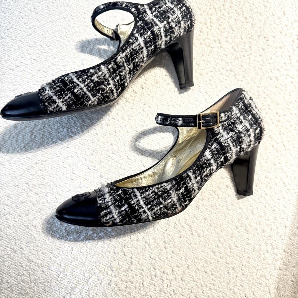 CHANEL size 9 Tweed Heels - Picture 2 of 4